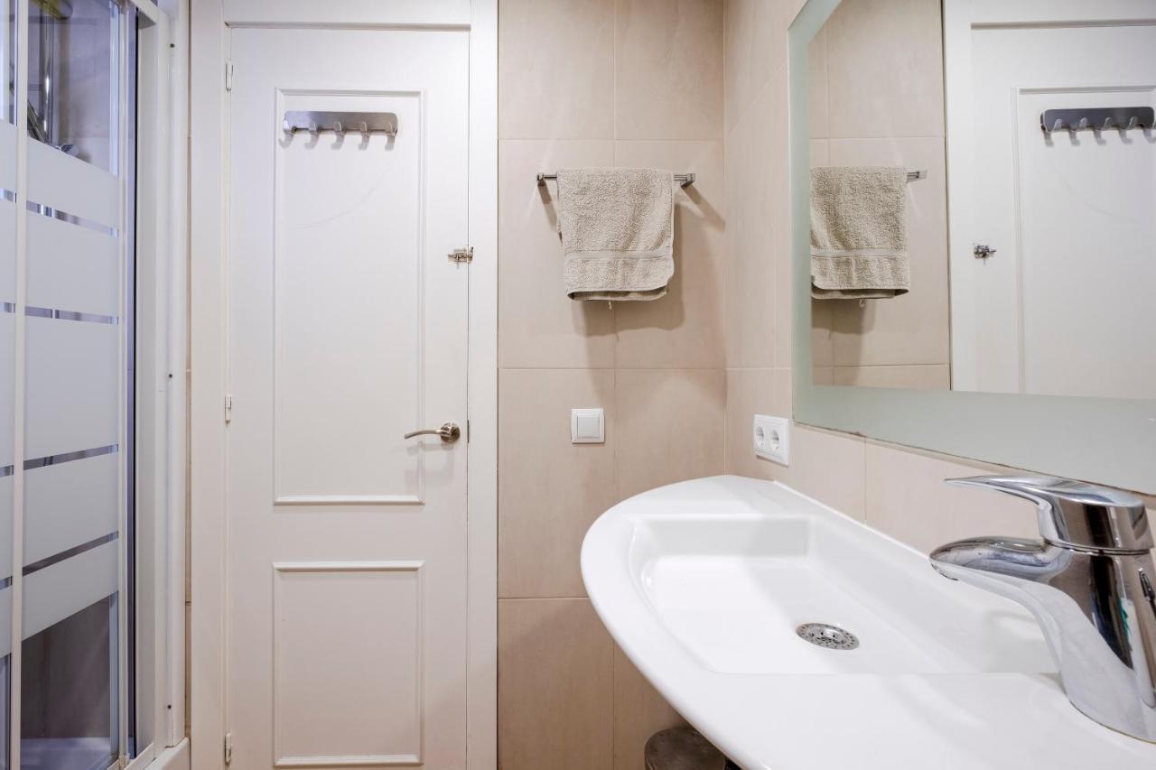 Three Bedroom Apartment In Sants Barcellona Esterno foto